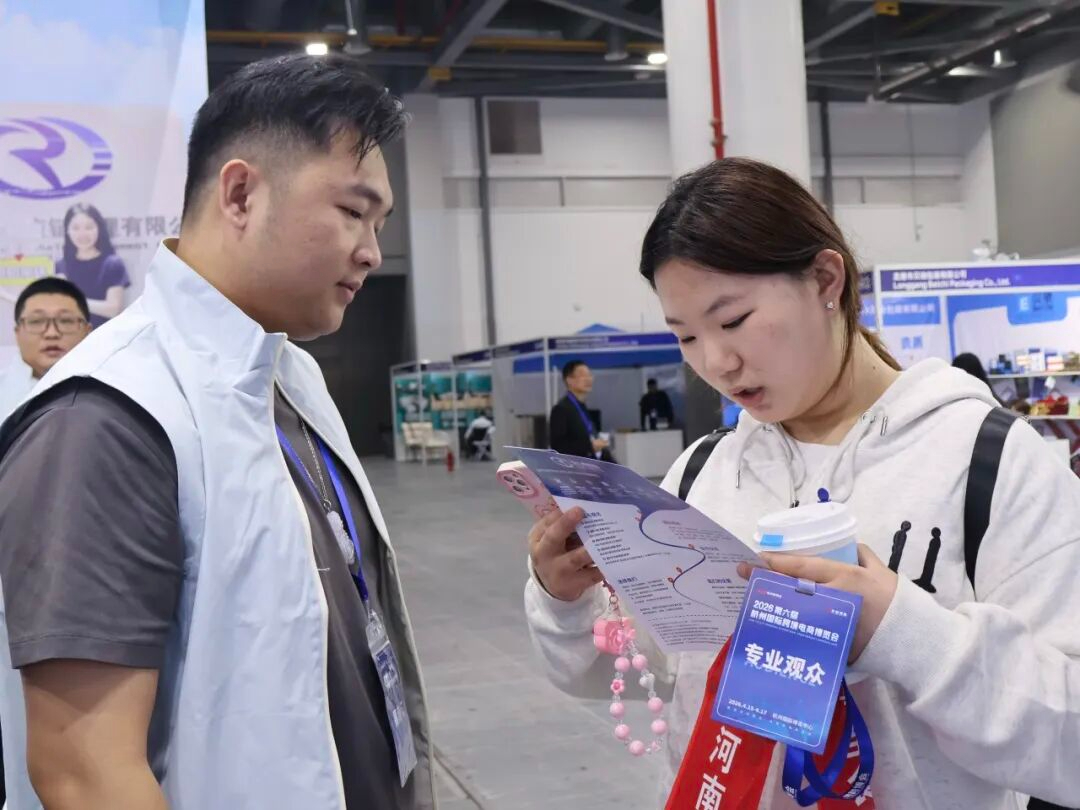 夫妇互换当面做的爱