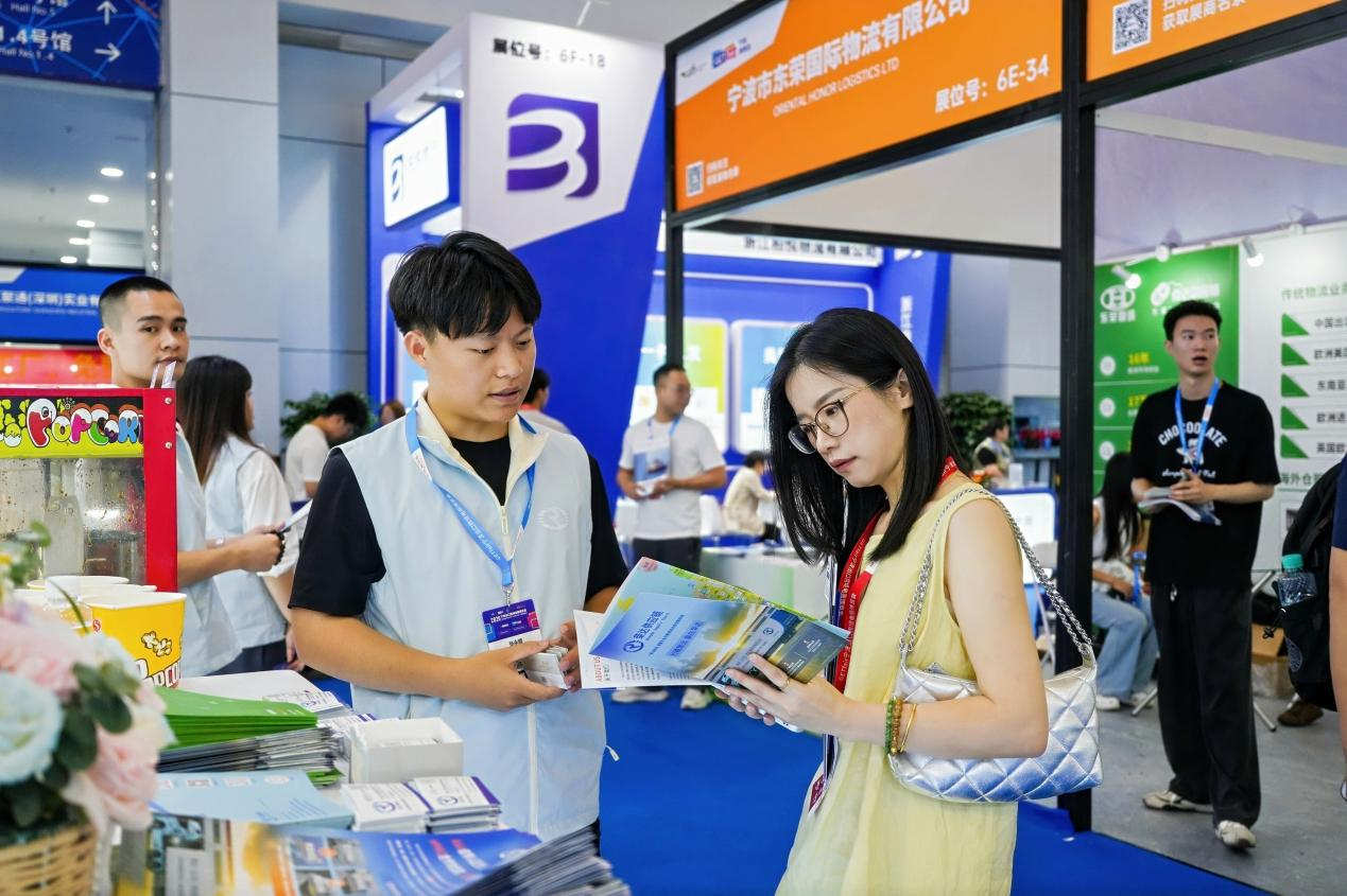 夫妇互换当面做的爱