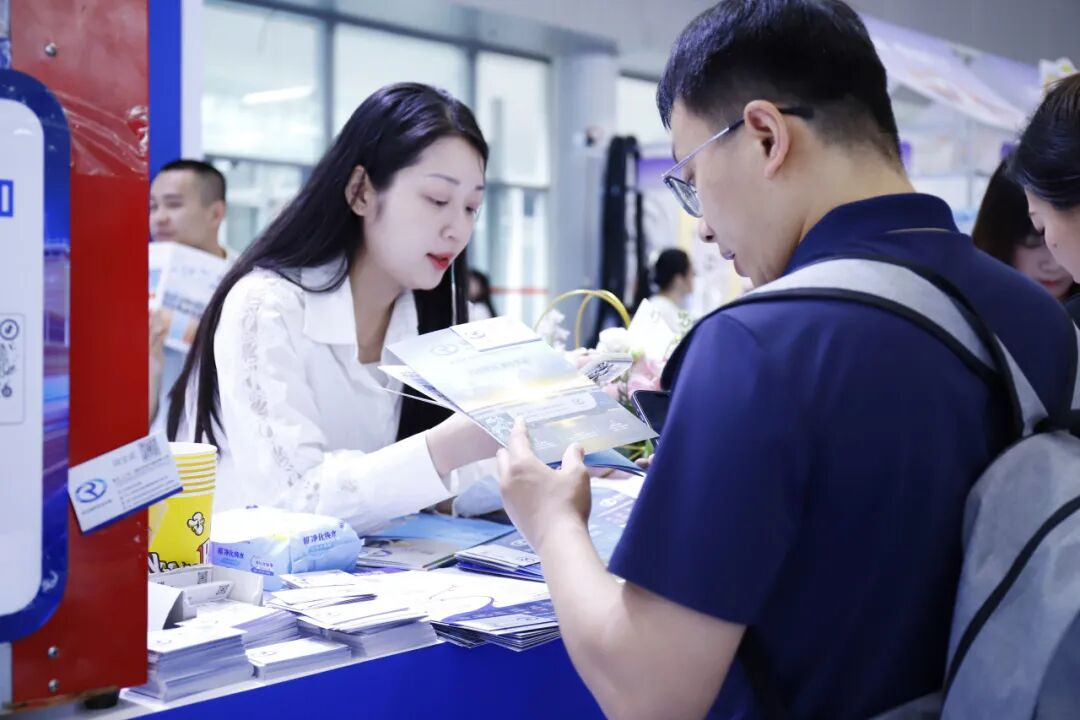 夫妇互换当面做的爱